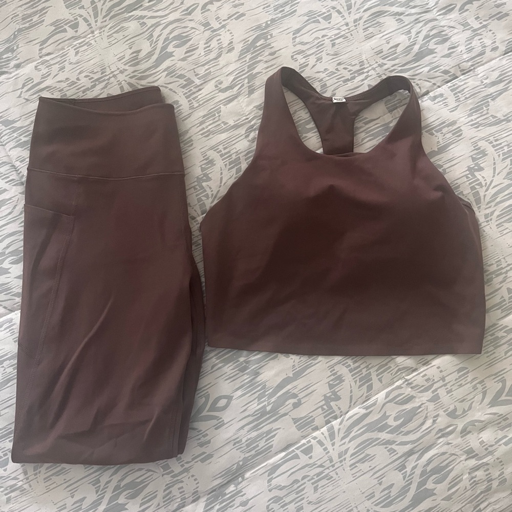 UNIQLO SET LEGGINGS AND TOP